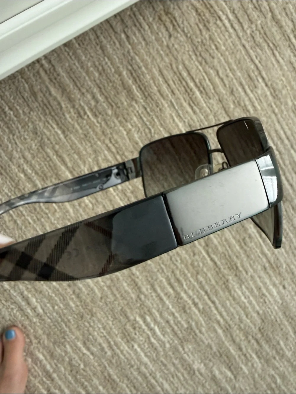 Burberry Signature Gunmetal Gray Aviator Sunglasses Plaid Arm Italy 3040